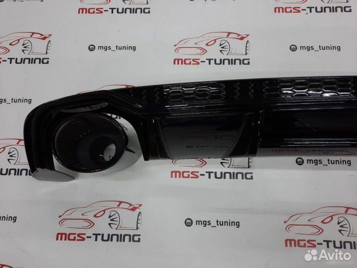 Диффузор с насадками на Audi A4 B9 RS4 S-Line