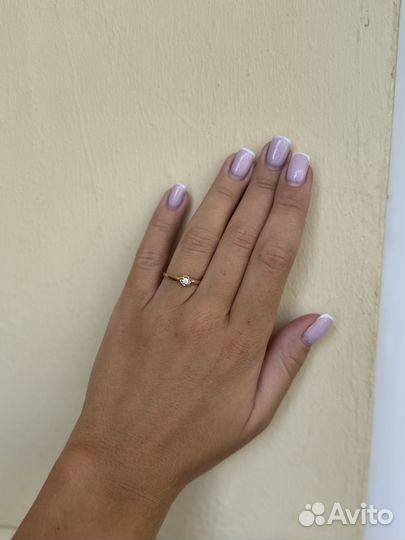 Кольцо с бриллиантом