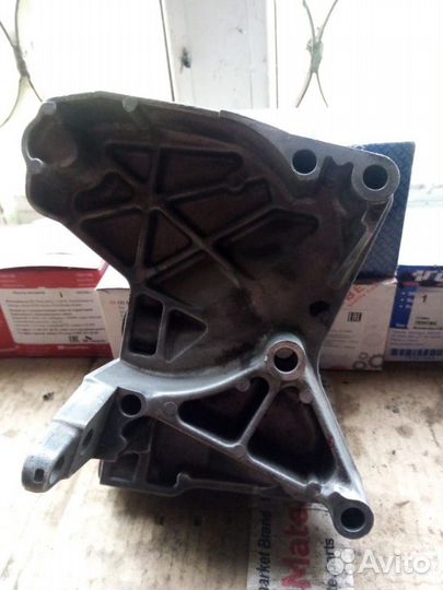 Кронштейн двигателя Рено лагуна 3(2007-2015) 2010