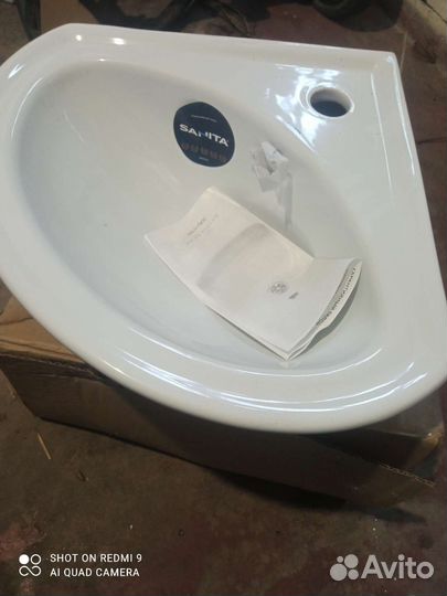 Умывальник угловой