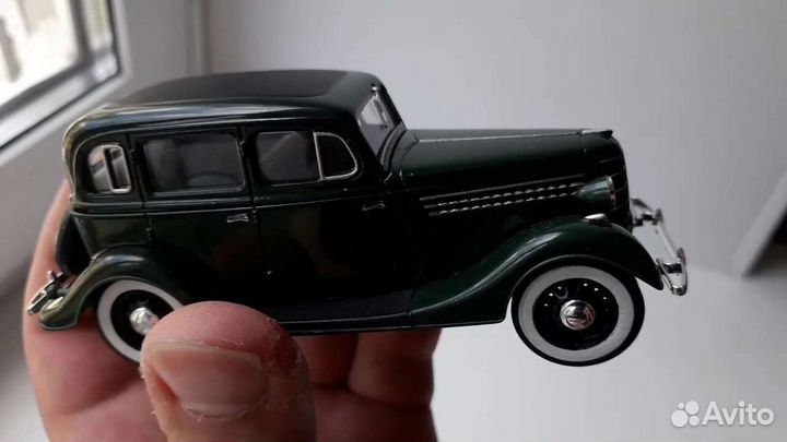 В наличии 4 ретро модели машинок наш автопром