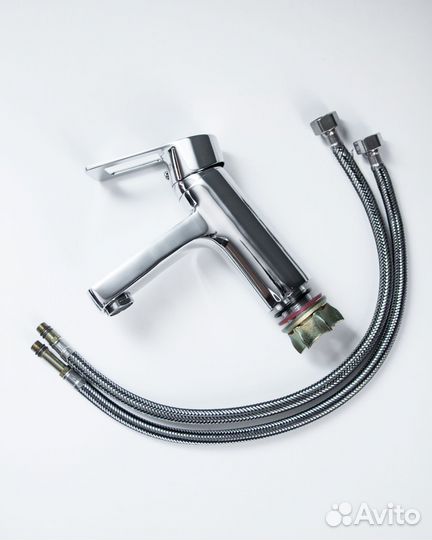 Смеситель для раковины в ванную