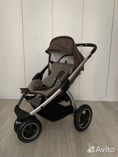 Коляска бренда maxi-cosi