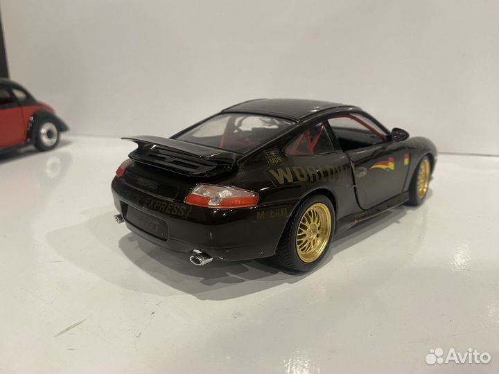 Модель Porsche Carera 911 Bburago 1:18