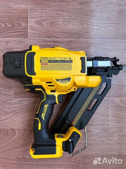 Нейлер DeWalt dcn930b