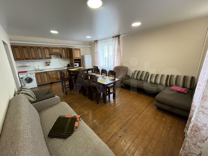 2-к. квартира, 93 м², 2/3 эт.