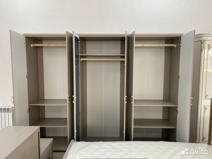 Спальный гарнитур