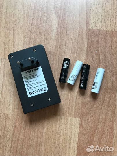 Зарядное устройство robiton SmartDisplay 1000