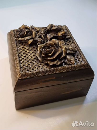 Шкатулка из дерева ручной работы