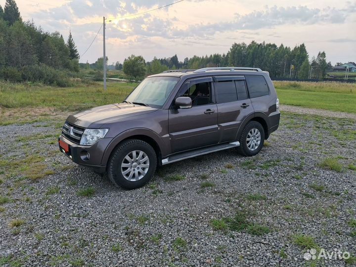 Mitsubishi Pajero 3.2 AT, 2011, 130 000 км