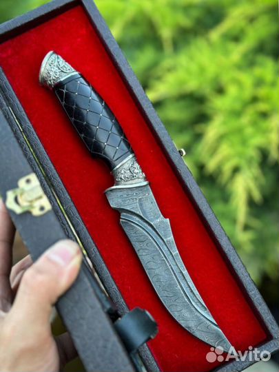 Нож с гравировкой на лезвии н.87.43