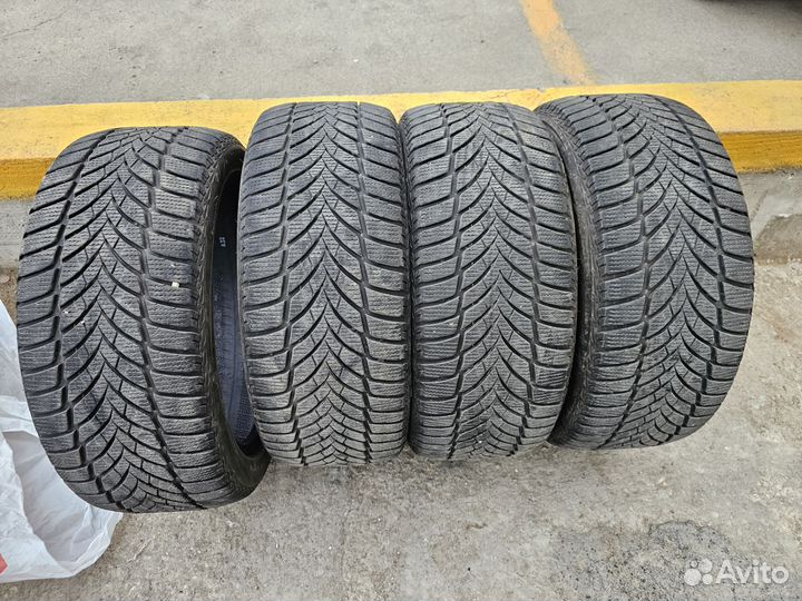 Goodyear UltraGrip Ice 2 225/45 R17 94T