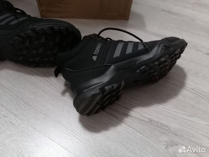 Кроссовки Adidas зимние 45 размер новые