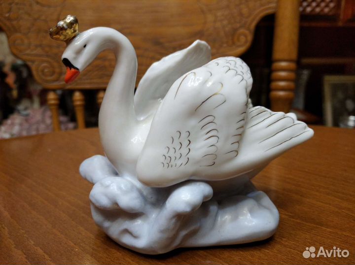 Фарфоровая статуэтка Царевна-лебедь