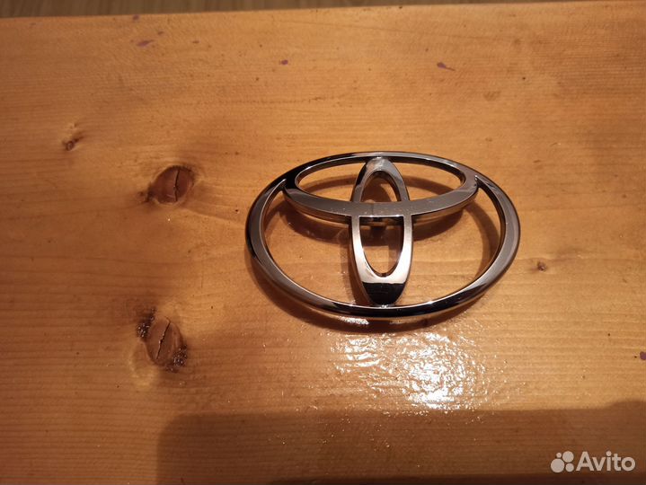Эмблема Toyota