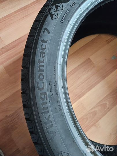 Continental ContiVikingContact 7 255/45 R20 105T