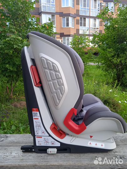 Автомобильное кресло Chicco universe fix