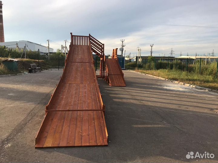 Зимняя горка, деревянная горка