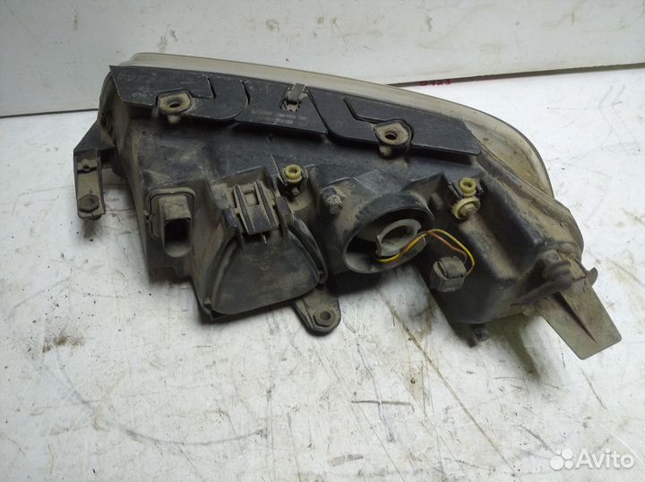 Фара правая Volkswagen Passat B5 2000-2005