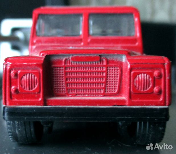 Модель Burago 1/47 Land Rover