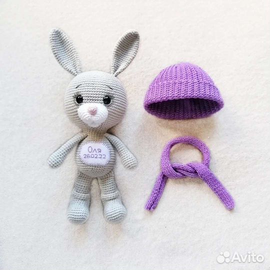 Вязаный зайка с именем