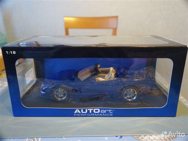 Модель Chevrolet Corvette Convertible Autoart 1:18