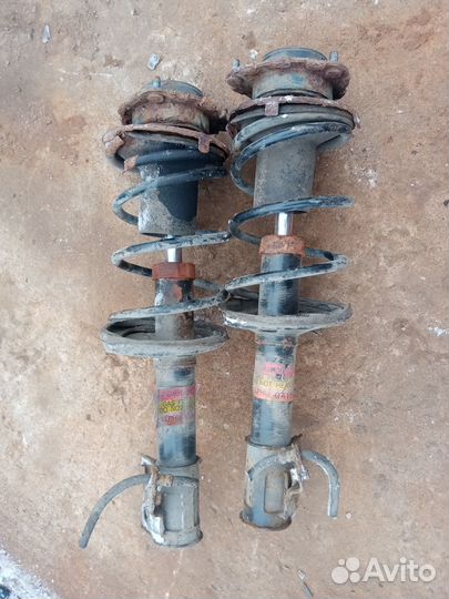 Амортизатор передний на Тойота Авенсис 02г