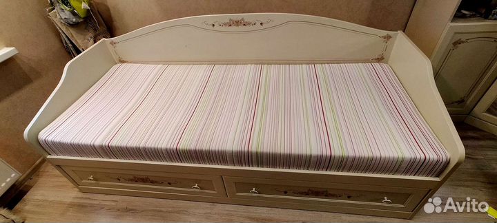 Детская кровать с двумя ящиками