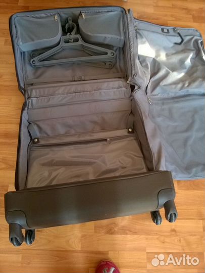 Чемодан фирмы «Samsonite»
