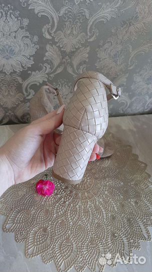 Босоножки женские