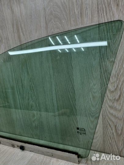 Стекло двери переднее левое Opel Astra H 2004-2014