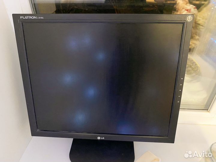 Монитор 19 дюймов lg