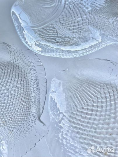 3 тарелки рыбы. Стекло