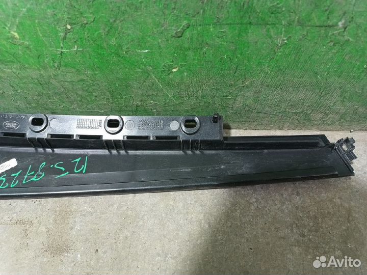 1258723 land rover range rover velar Молдинг центральной стойки «gloss black» передней правой двери
