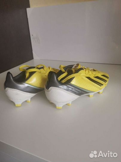 Футбольные бутсы