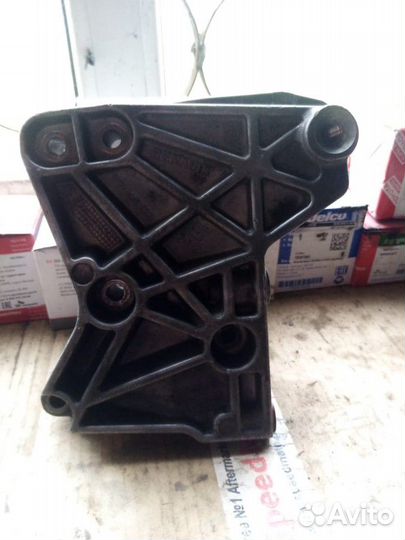 Кронштейн двигателя Рено лагуна 3(2007-2015) 2010