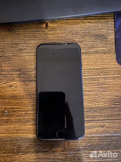 Телефон iPhone 7