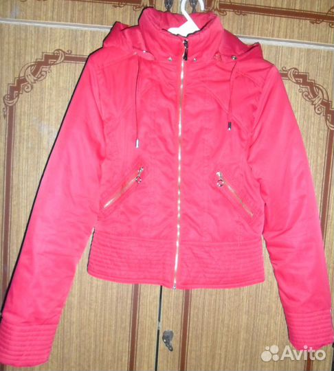 Куртка женская красная. Размер 42