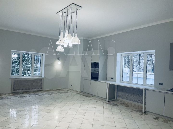 Дом 770 м² на участке 12 сот.