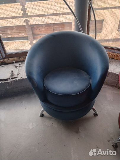 Кожанное кресло