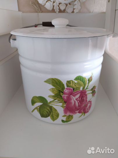 Эмалированное ведро с крышкой