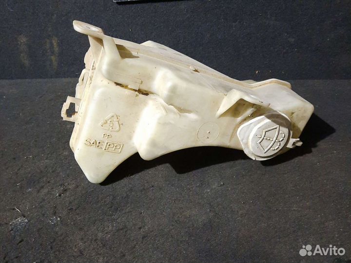 Бачок омывателя Mitsubishi Libero cb1v