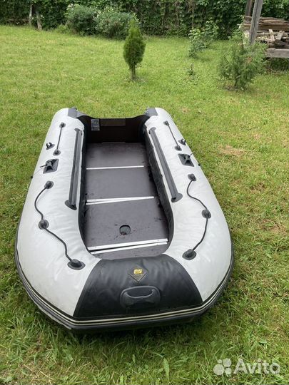 Лодка riviera 3200