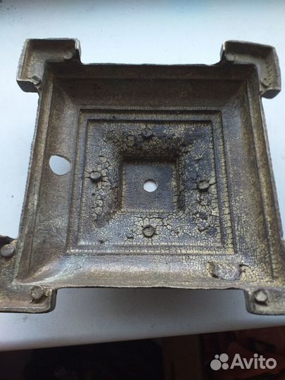 Подставки под настольные лампы и подсвечники