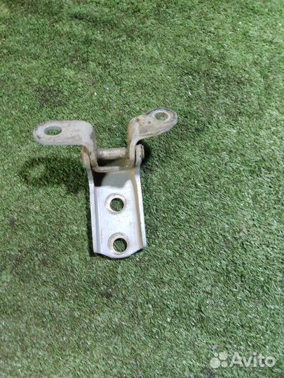 Петля двери задняя левая Toyota Corolla E120
