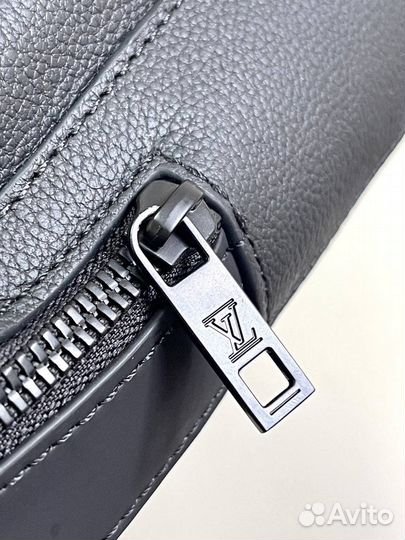 Сумка Louis Vuitton Pilot Sling Bag