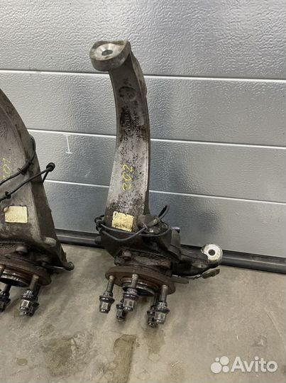 Кулак передний Jaguar xj x351