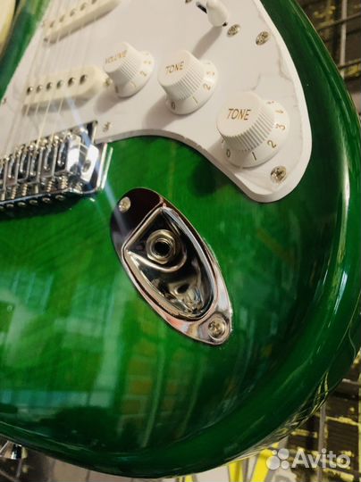 Электрогитара под Fender + Аксессуар