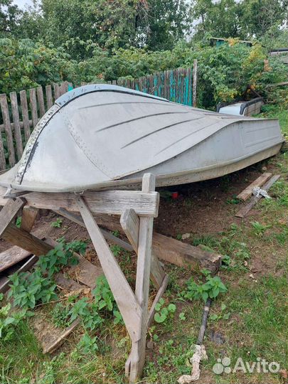 Моторная лодка без мотора