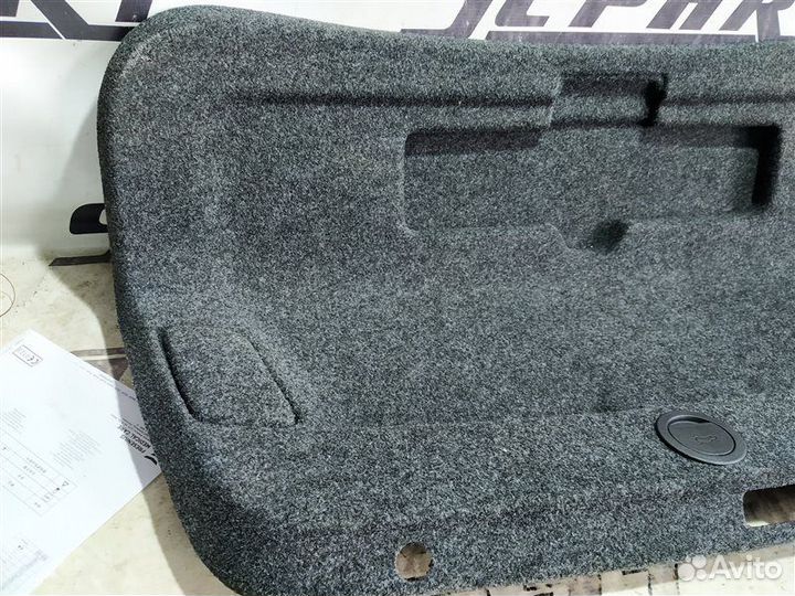 Обшивка крышки багажника Volkswagen Passat B6 1.8